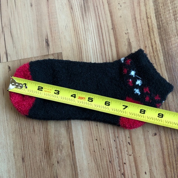 3/$15 NEW Fuzzy Soft Socks Black Red 1 PAIR Shoe Size 4-10 Women’s - Picture 4 of 13